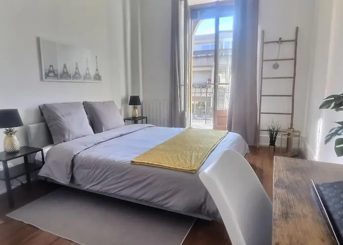 P&R 2, 2 Bedroom, Close To Center, Plainpalais